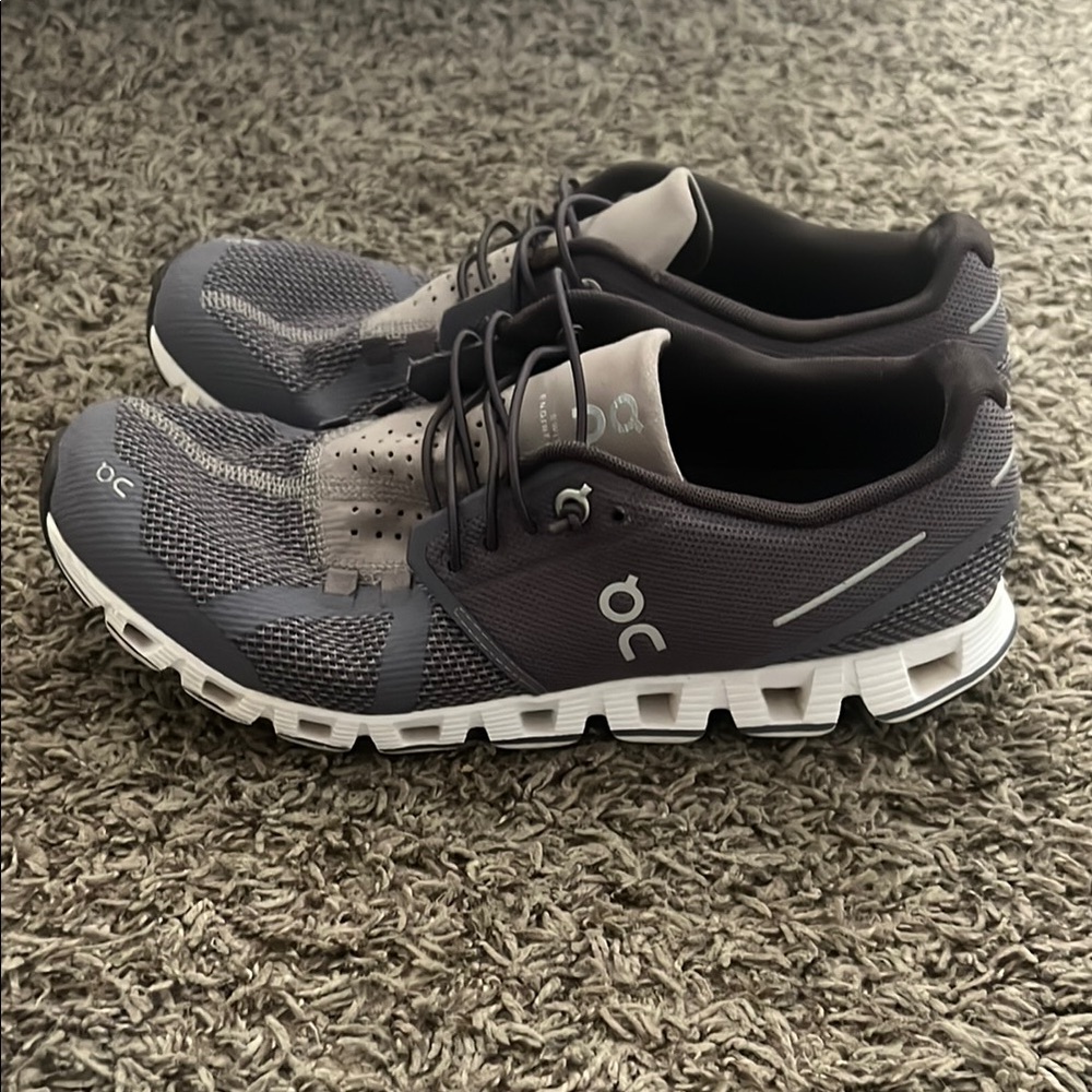 On Running woman’s lavender Athletic Shoes